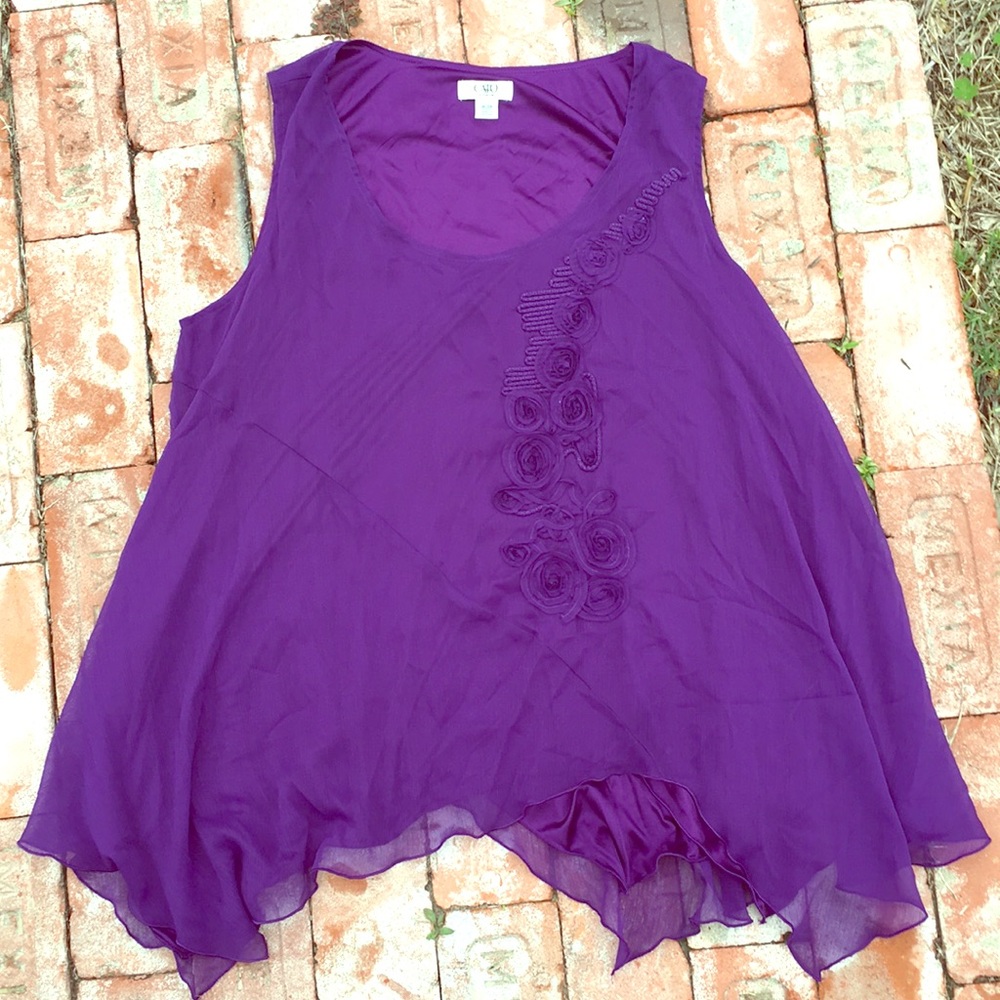 Very pretty asymmetrical sleeveless top